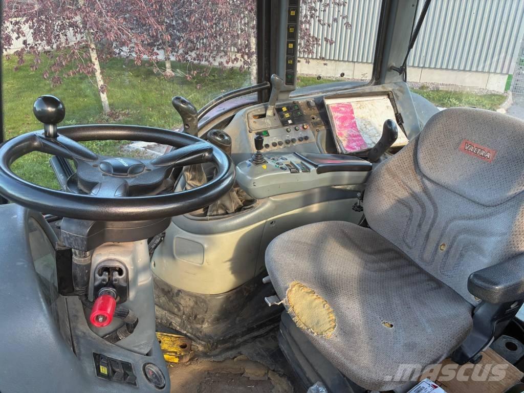 Valtra Traktor T 140 Tractors