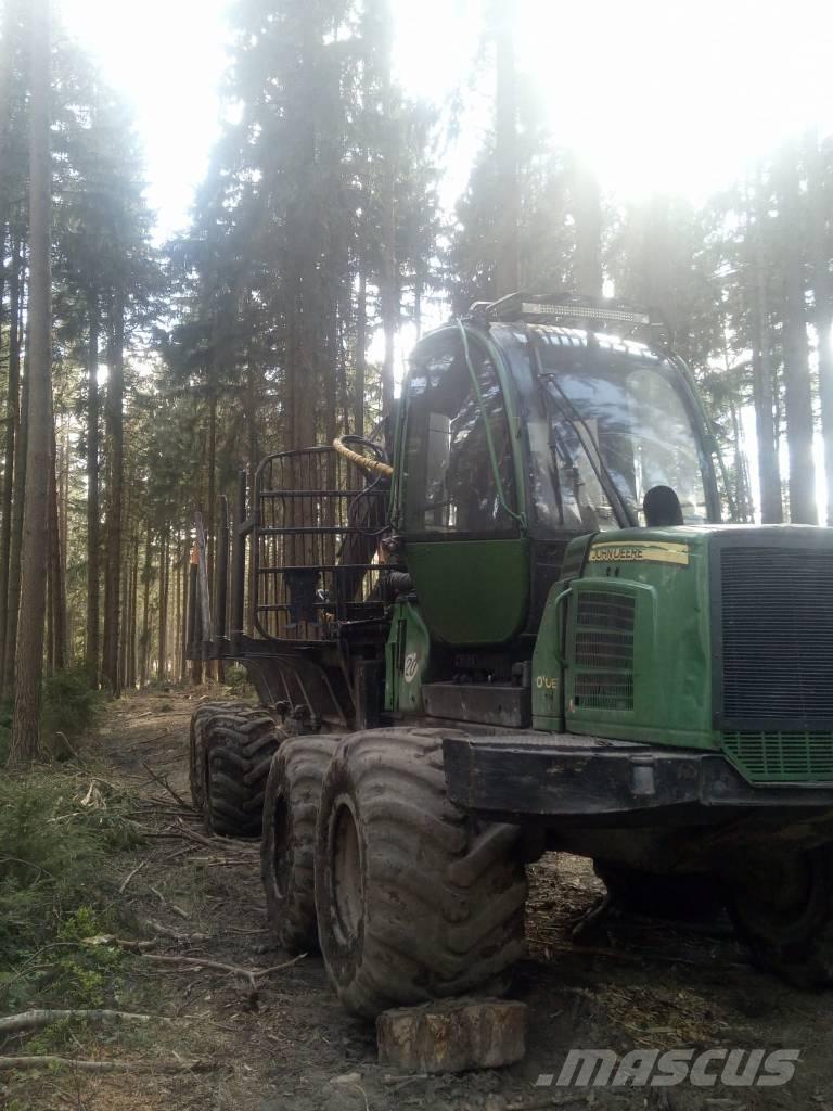 John Deere 1010 E Forwarders