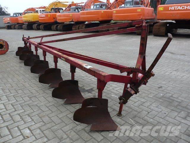 Ploeger met 7 schaar Conventional ploughs