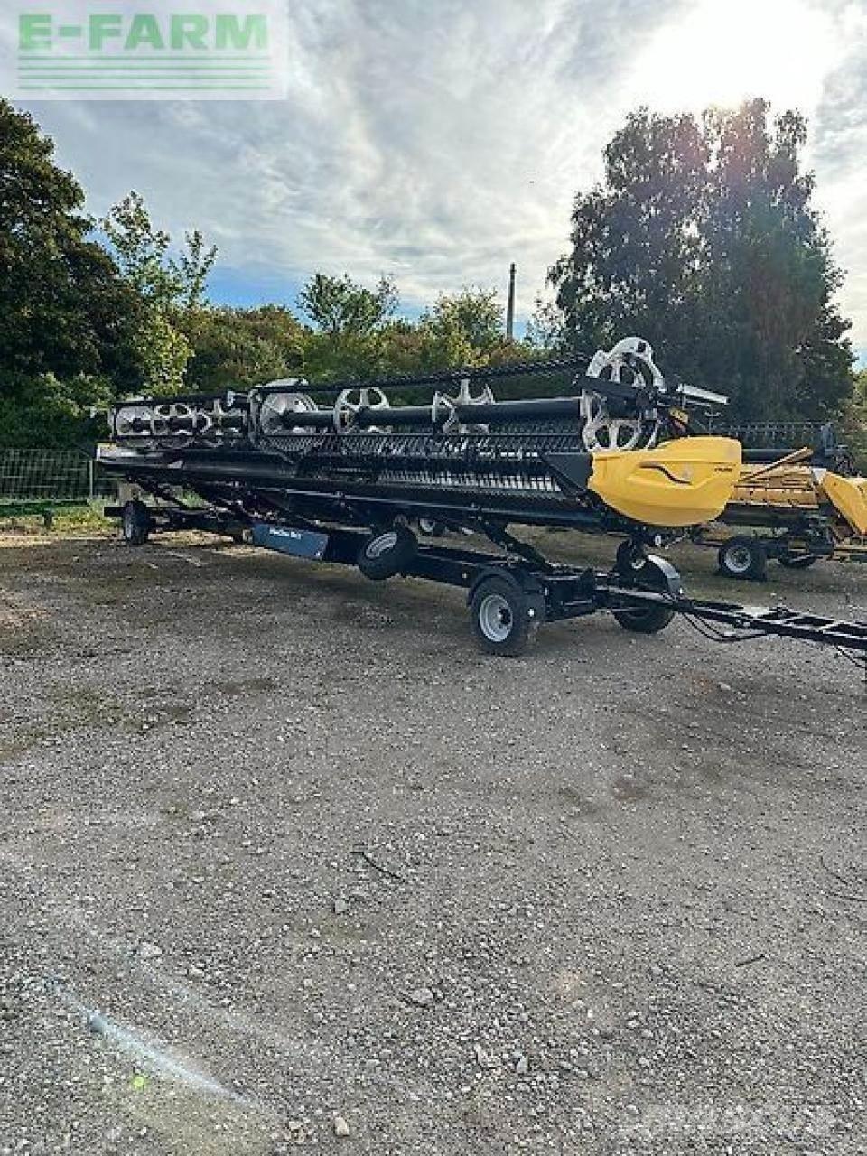 MacDon fd 241 Combine harvester accessories