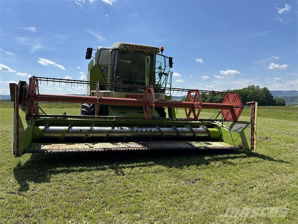 CLAAS Mega 208 Combine harvesters