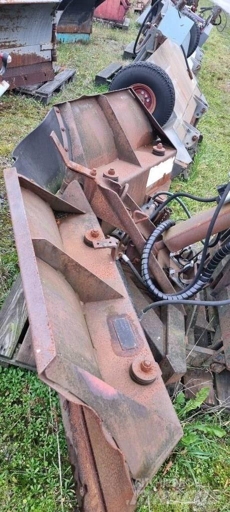 Holms 2,4 Snow blades and plows