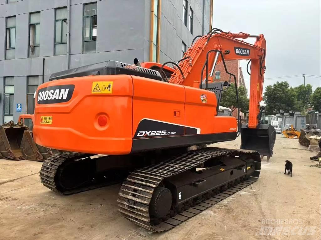 Doosan DX 225 LC Crawler excavators