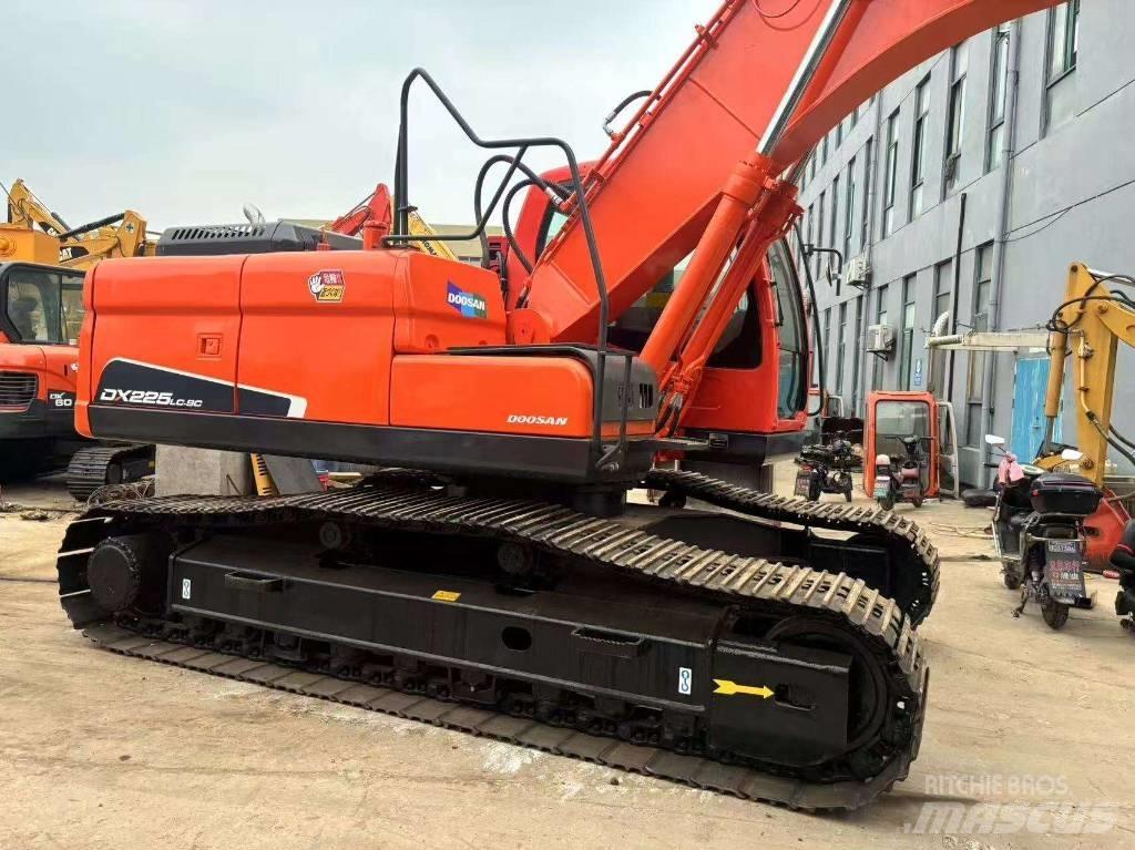 Doosan DX 225 LC Crawler excavators