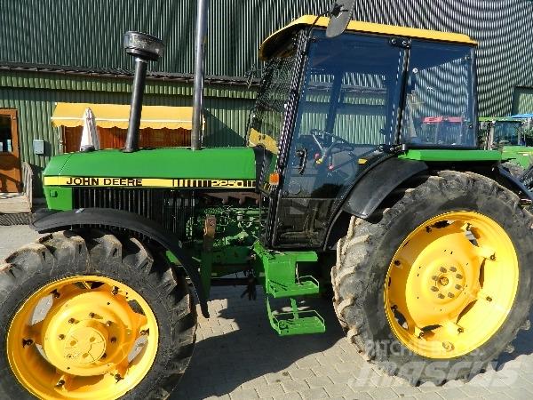 John Deere 2250 Tractors