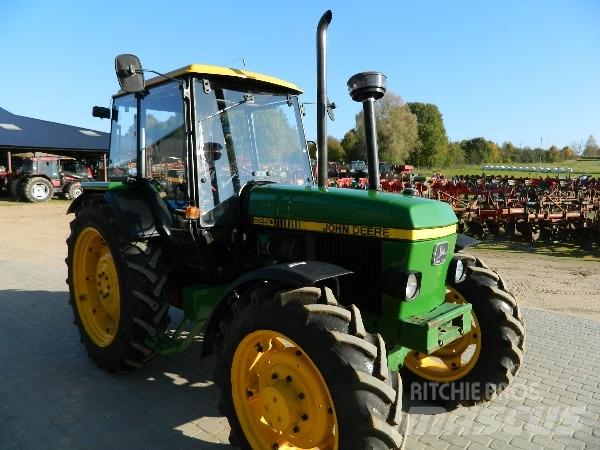 John Deere 2250 Tractors