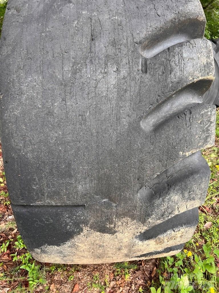  65/35X33 Firestone Tyres, wheels and rims
