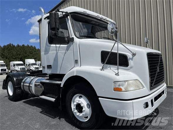 International LT Tractor Units