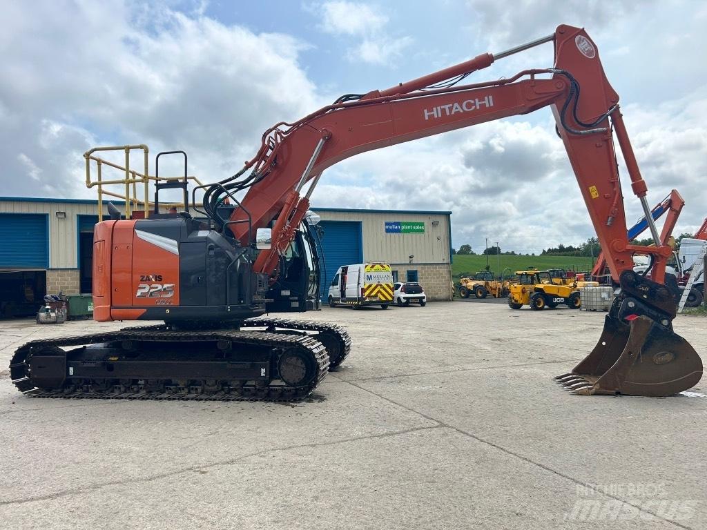 Hitachi ZX225 USLC-7 Crawler excavators
