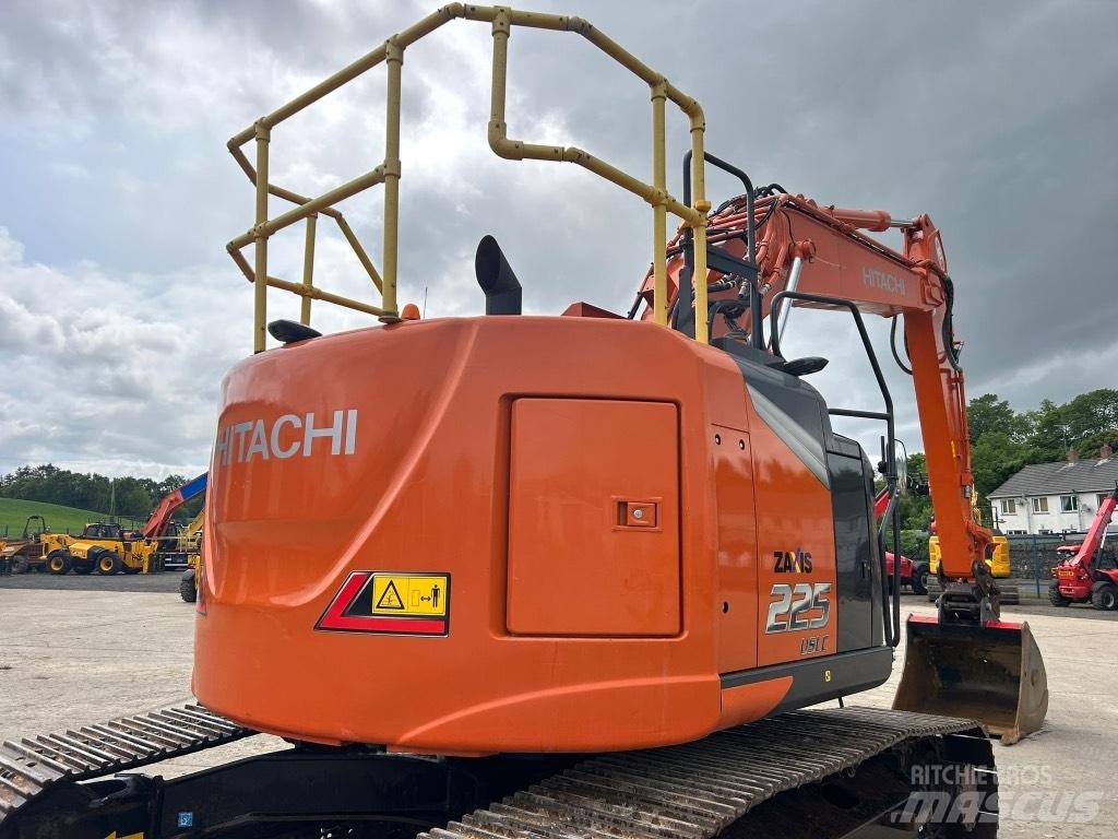 Hitachi ZX225 USLC-7 Crawler excavators
