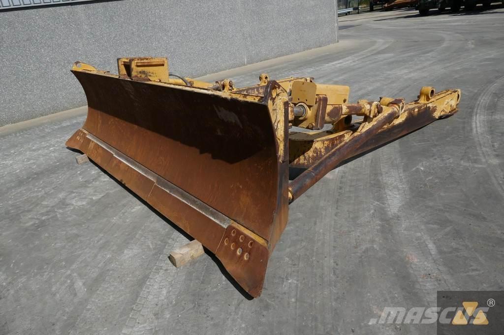 CAT D8T Blade Blades