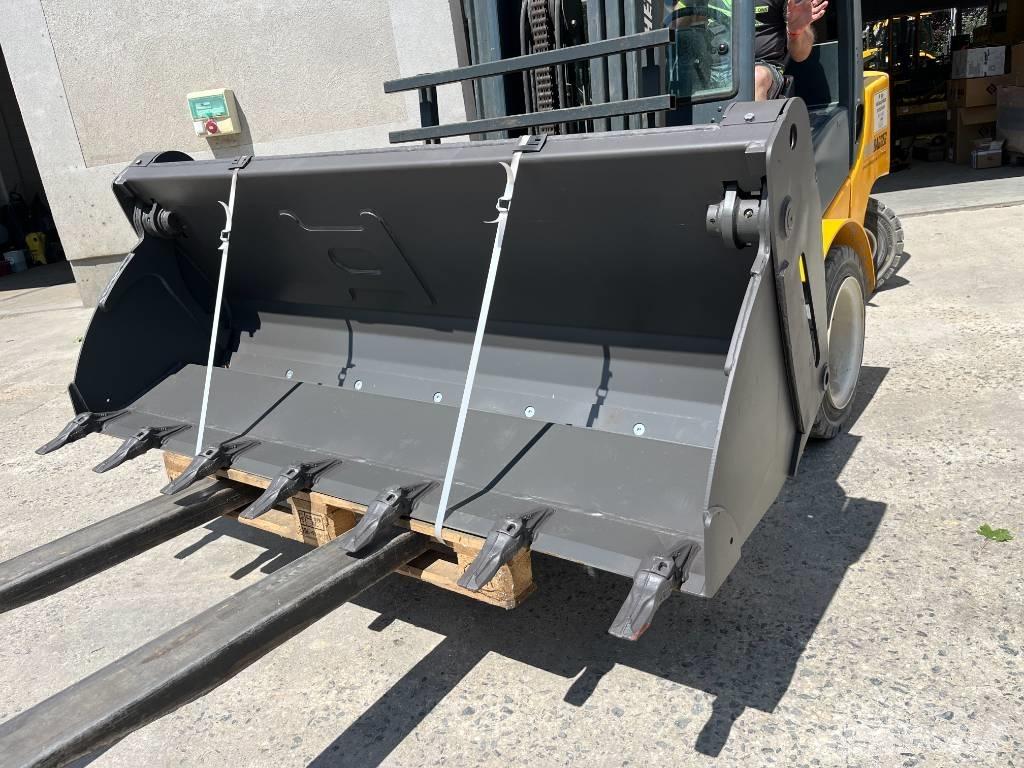 Mecalac 8 MCR Midi excavators  7t - 12t