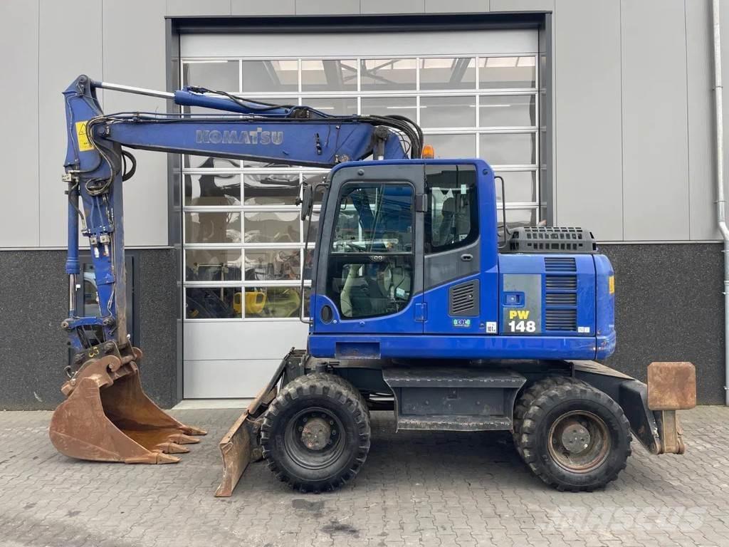 Komatsu PW148-8 Wheeled excavators