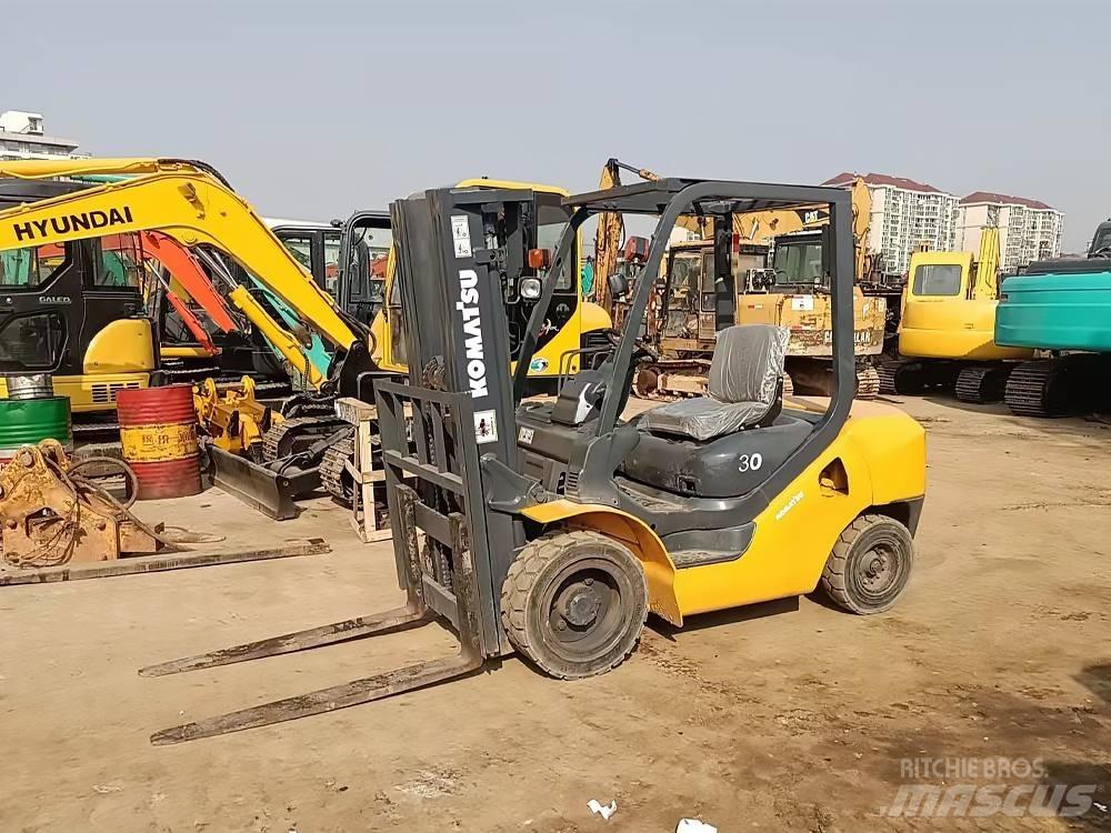 Komatsu FD 30 T-16 Diesel trucks