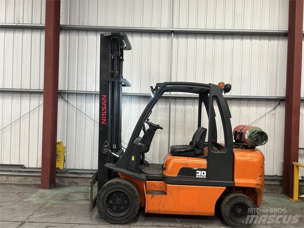 Nissan UGDO2A30PQ LPG trucks