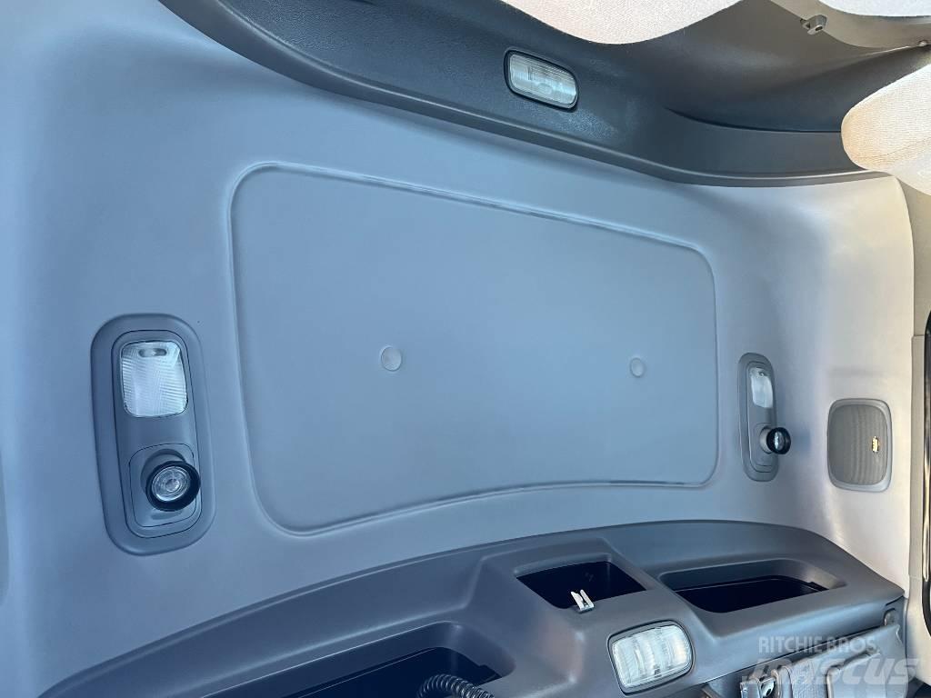 Peterbilt 389 Tractor Units