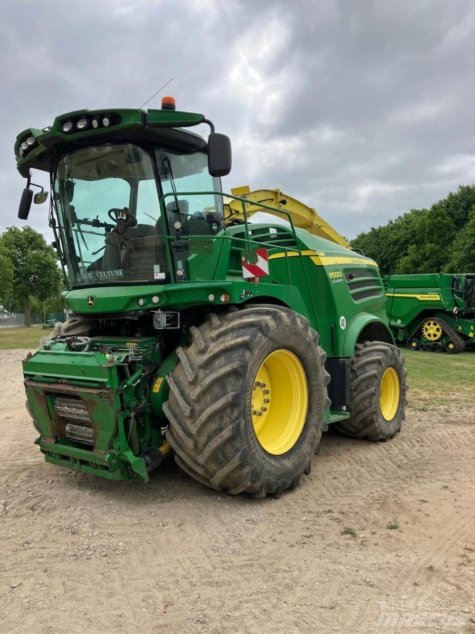 John Deere 8500 Self-propelled foragers