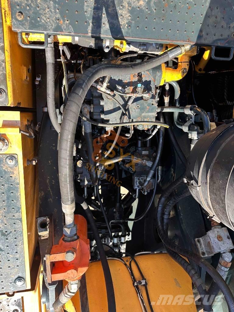 Hyundai Robex 520 VS Crawler excavators