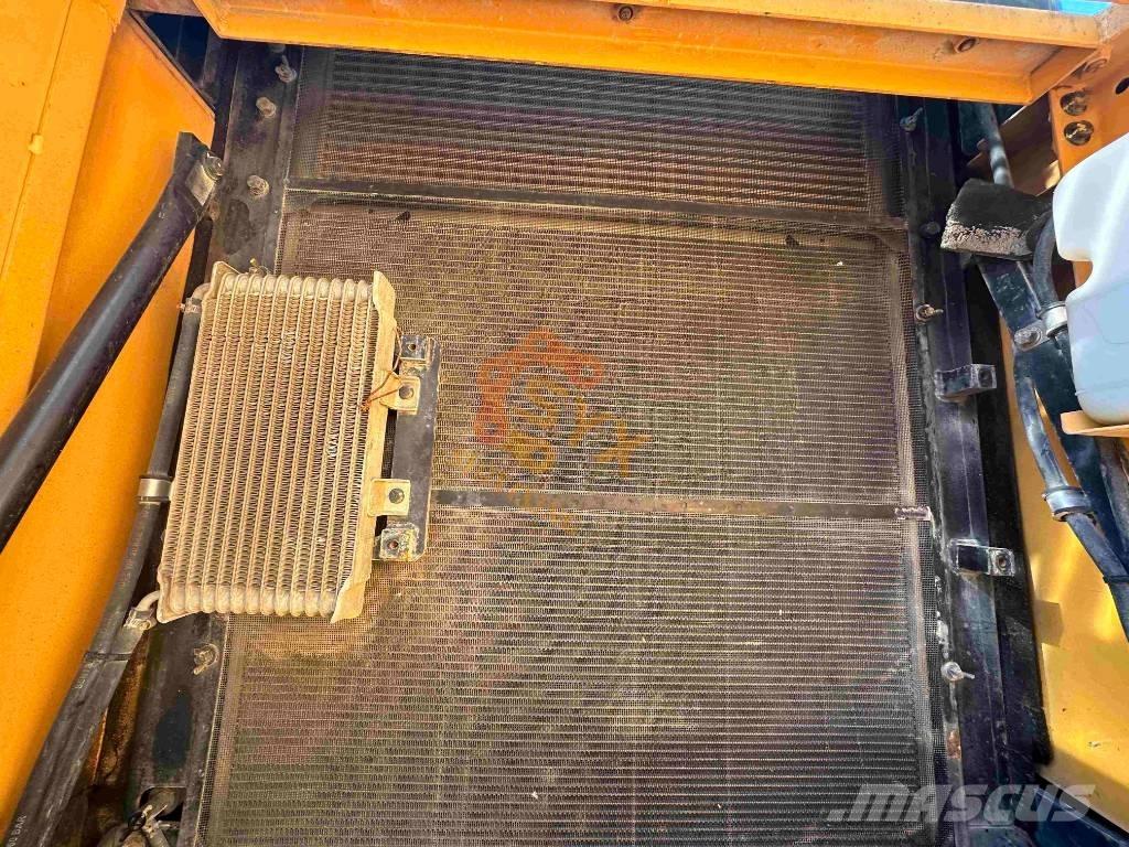 Hyundai Robex 520 VS Crawler excavators