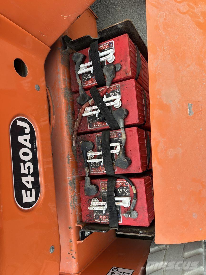 JLG E450AJ (2005) Articulated boom lifts