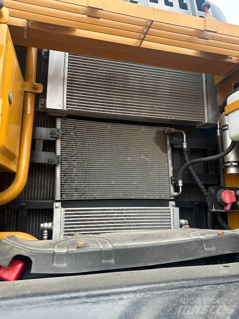 Sany SY245C Midi excavators  7t - 12t
