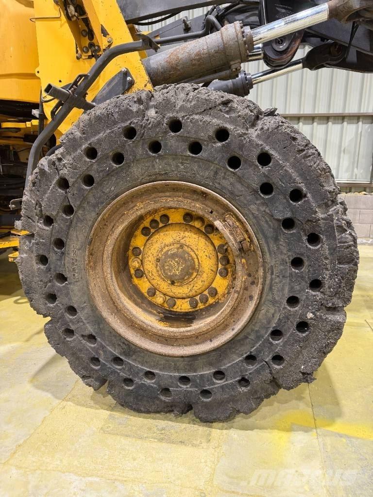 Magnapower 23.5-25 Tyres, wheels and rims