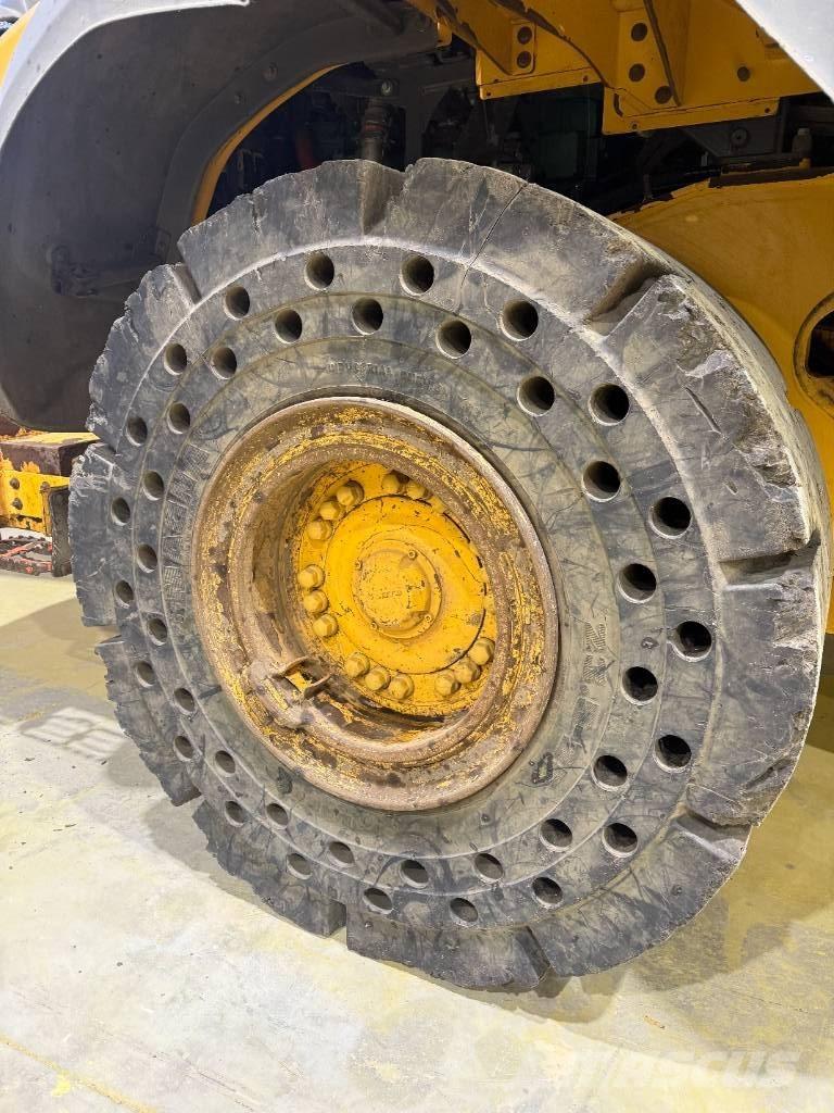 Magnapower 23.5-25 Tyres, wheels and rims