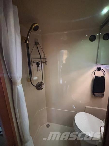  Cruisers Yachts 3870 Work boats / barges