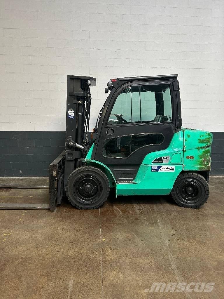Mitsubishi FD 40 N Diesel trucks