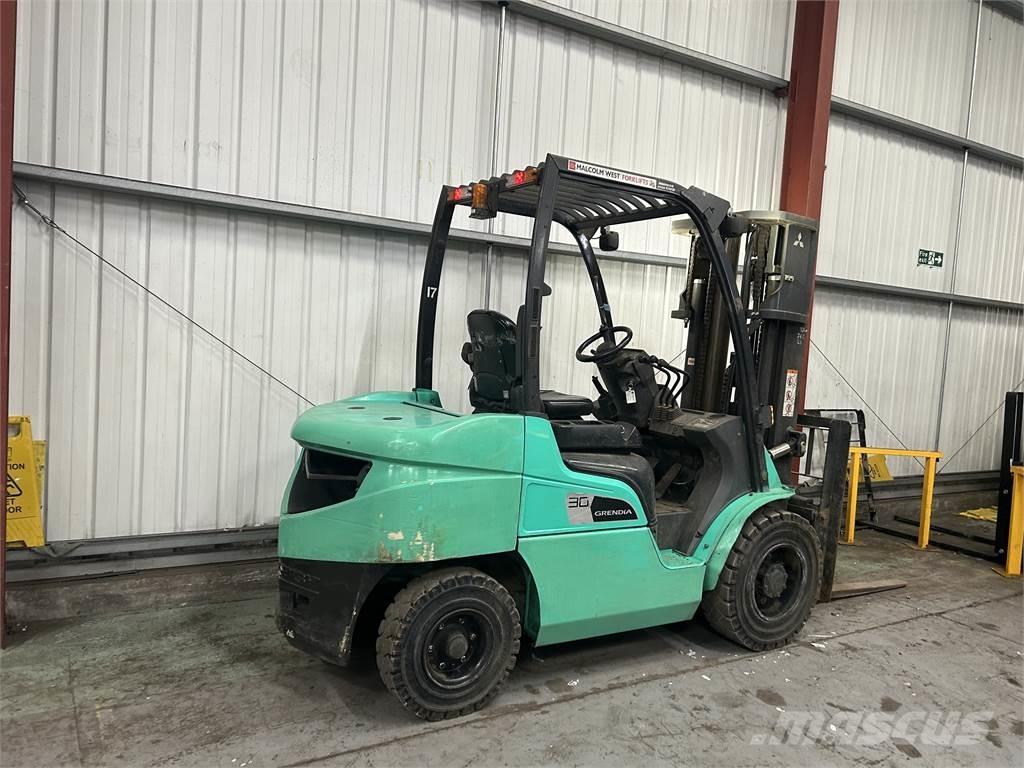 Mitsubishi FD30NT Diesel trucks