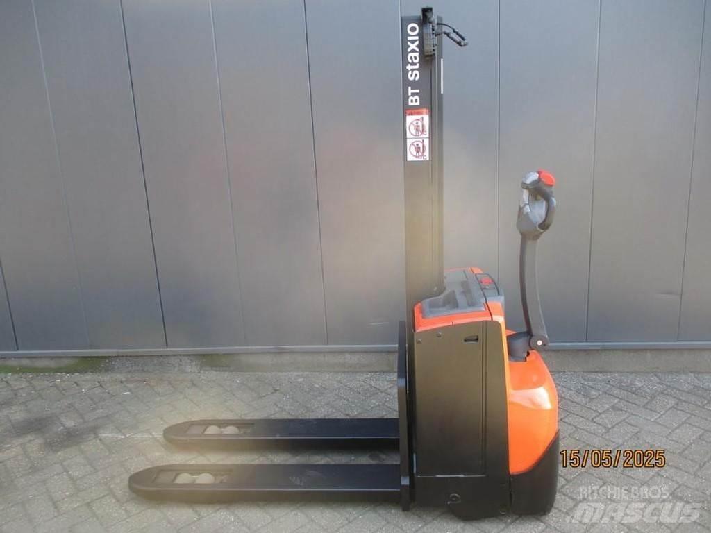 BT SWE 080L Pedestrian stacker