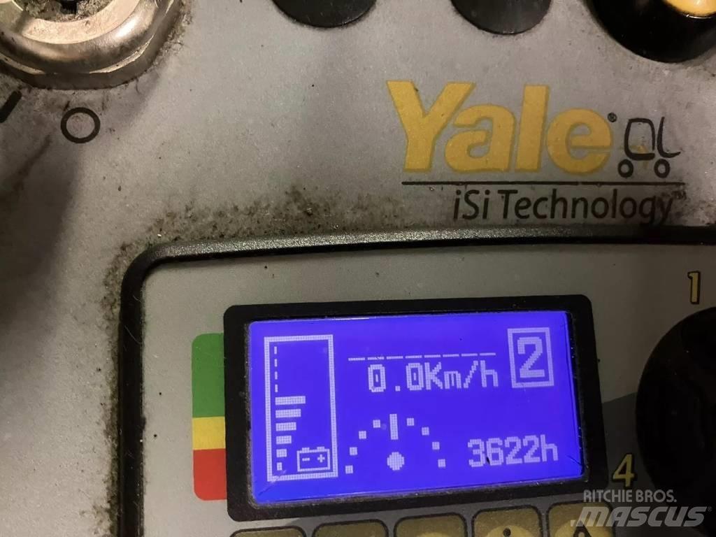 Yale NR035 Reach trucks