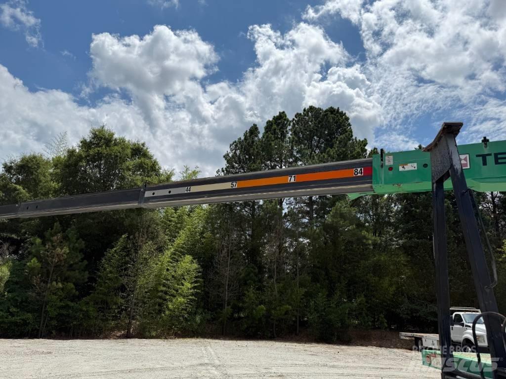 Freightliner M2 Tracked cranes