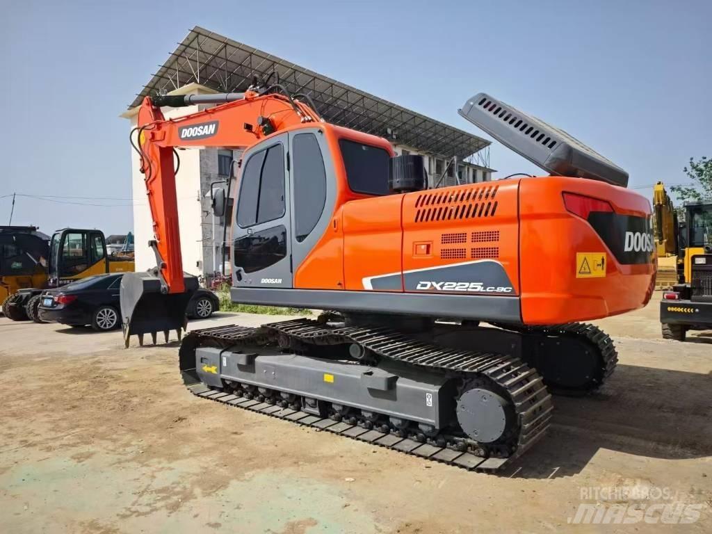Doosan DX 225 LC Crawler excavators