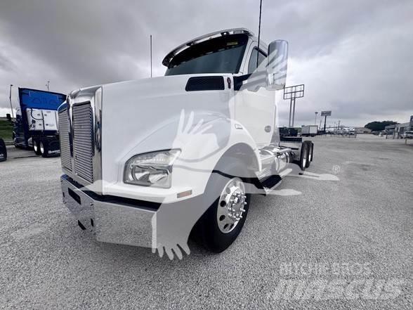 Kenworth T880 Tractor Units