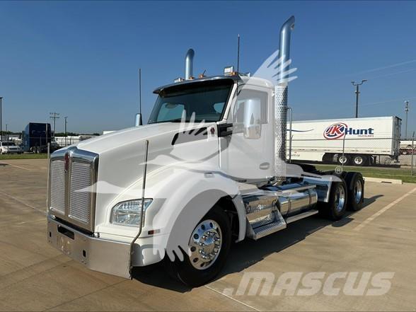 Kenworth T880 Tractor Units