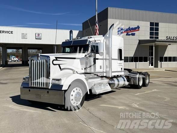Kenworth W900 Tractor Units