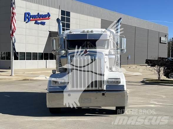 Kenworth W900 Tractor Units