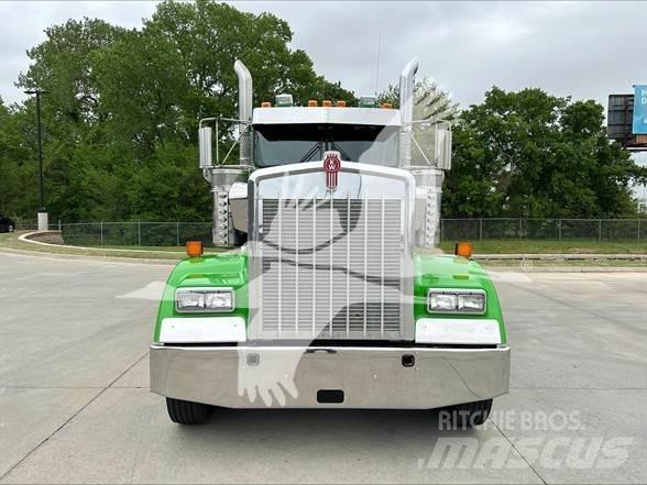 Kenworth W900L Tractor Units