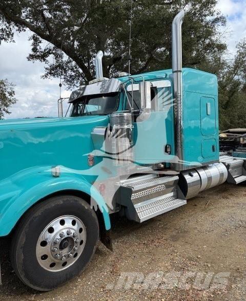 Kenworth W900L Tractor Units