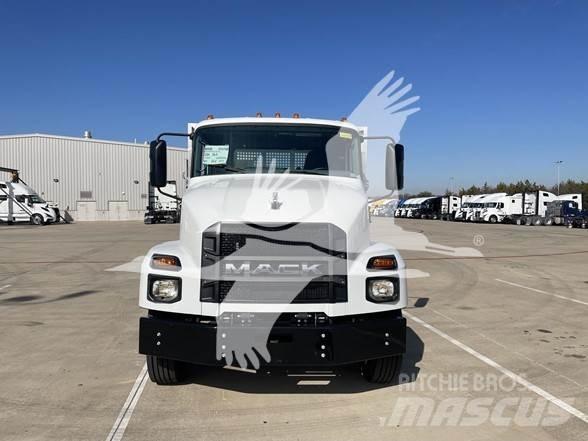 Mack MD6 Construction - Others
