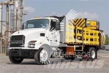 Mack MD6 Construction - Others