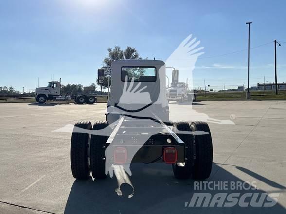 Mack MD6 Chassis Cab trucks