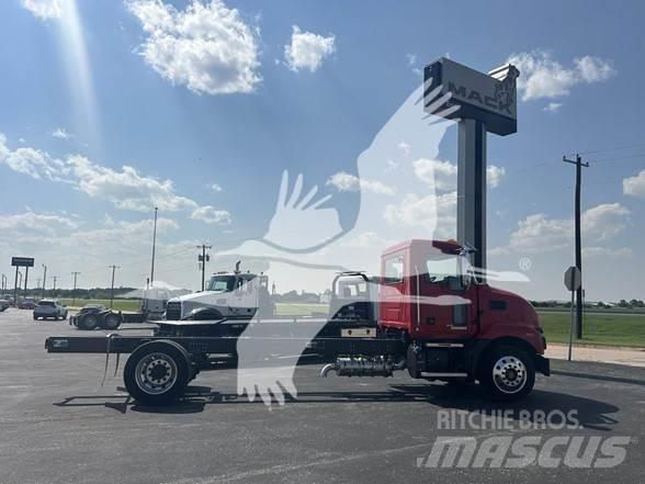 Mack MD6 Chassis Cab trucks