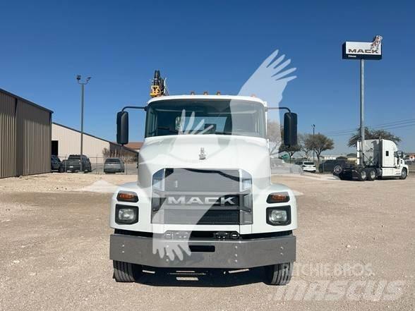 Mack MD6 Construction - Others