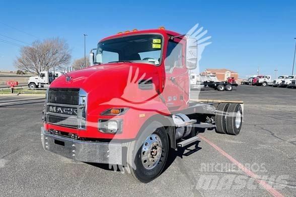 Mack MD6 Chassis Cab trucks