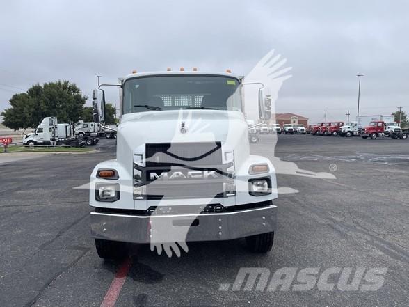 Mack MD6 Construction - Others