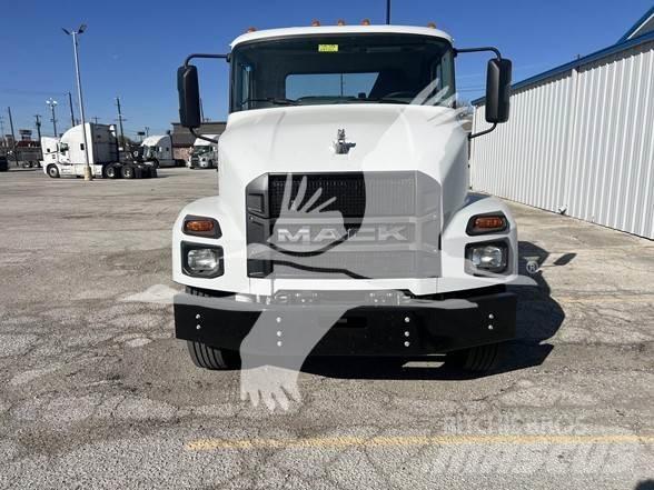 Mack MD6 Chassis Cab trucks