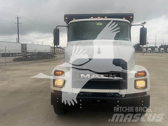 Mack MD6 Tipper trucks
