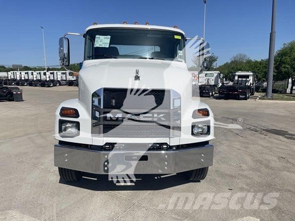 Mack MD6 Tractor Units